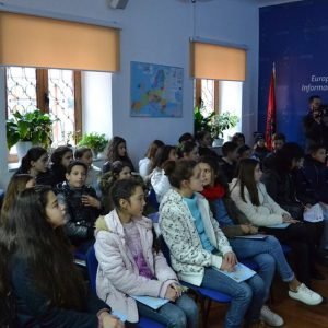 Shfaqja e filmit ‘Faji është i qiellit’ dhe debat mbi mbrojtjen e fëmijëve nga dhuna në familje Shfaqja e filmit ‘Faji është i qiellit’ dhe debat mbi mbrojtjen e fëmijëve nga dhuna në familje